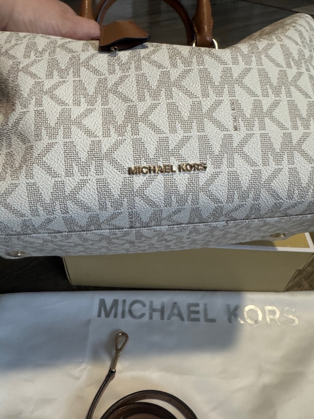Michael Kors Signature Satchel in Vanilla and Brown - Picture 4 of 14
